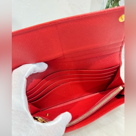 PRADA Saffiano Leather Bifold Wallet GUC - Picture 8 of 16